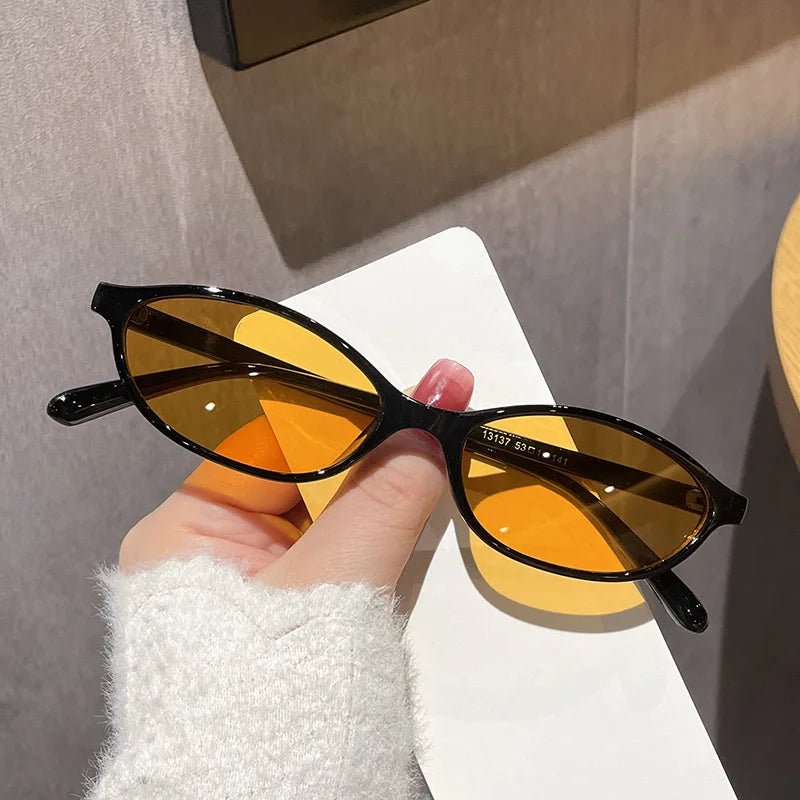 Owalne okulary przeciwsłoneczne vintage