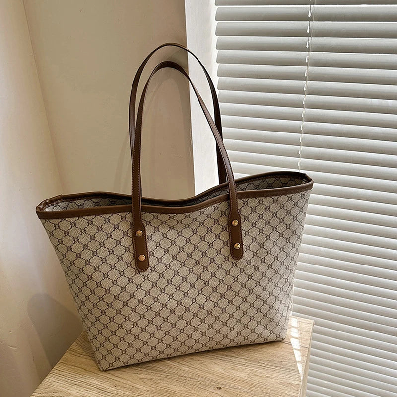 Elegancka shopperka z monogramem