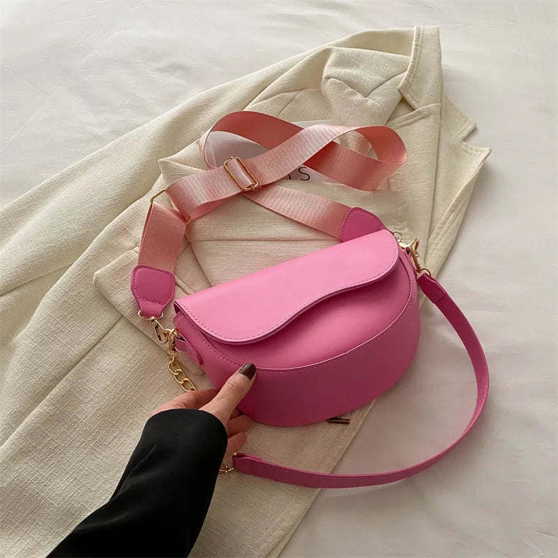 Mała półokrągła torebka typu Crossbody