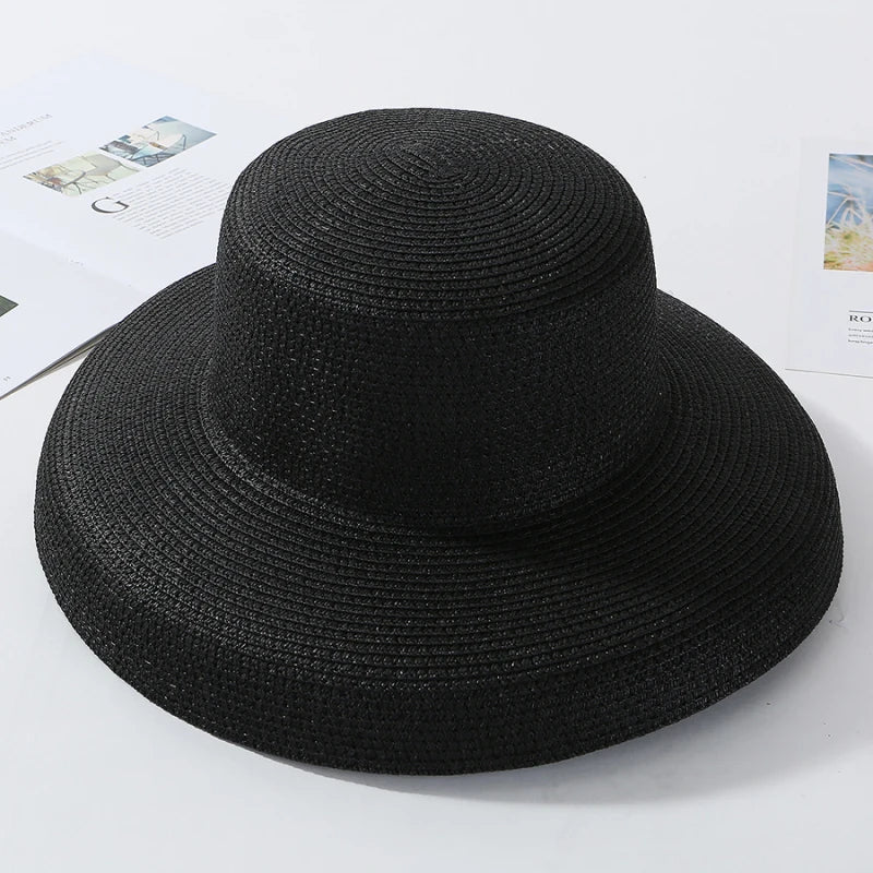 Elegancki kapelusz z zaokrąglonym rondem