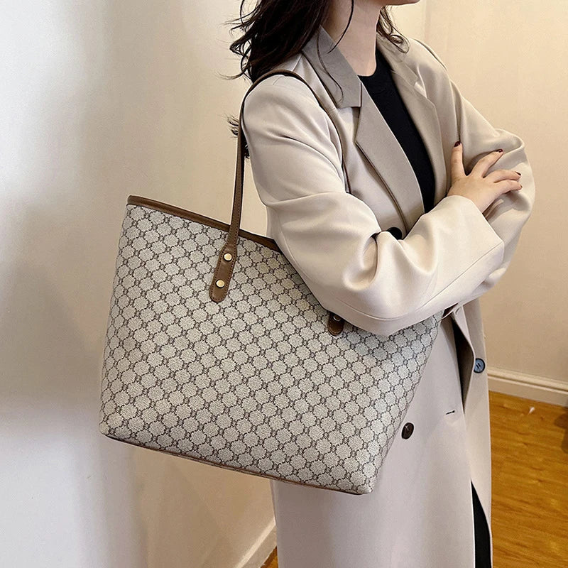 Elegancka shopperka z monogramem