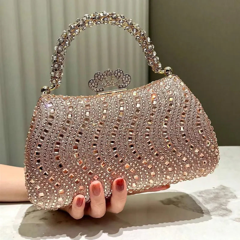 Elegancka mała torebka ze zdobioną kryształkami rączką