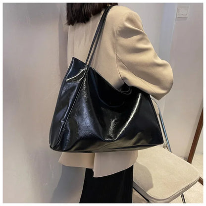 Lakierowana torba shopper