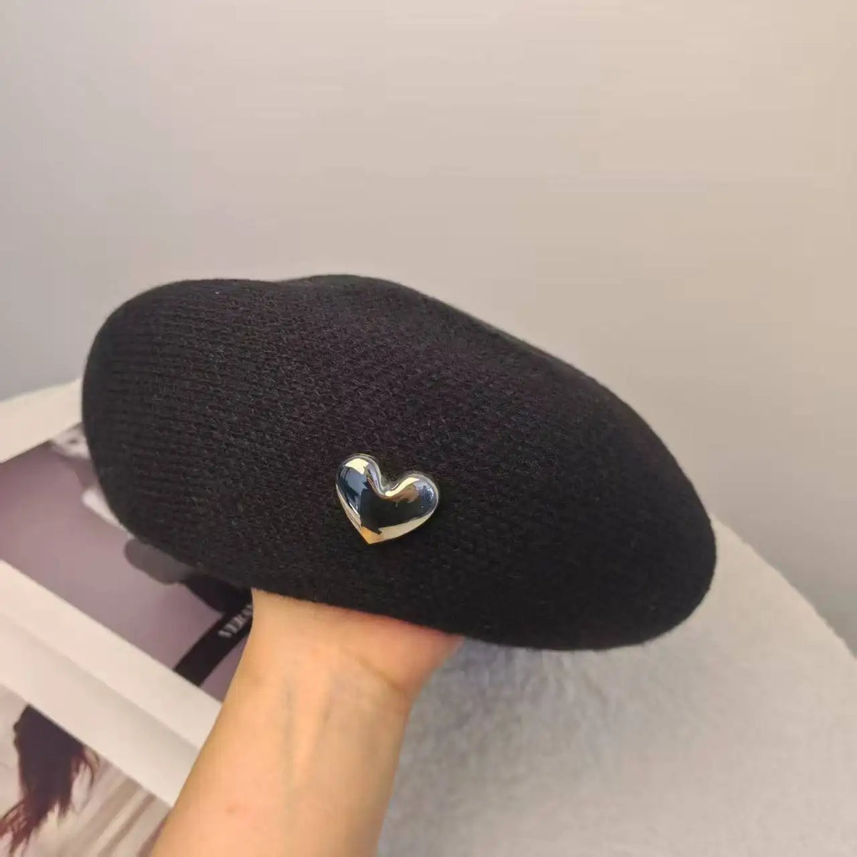 Czapka beret ze srebrnym serduszkiem