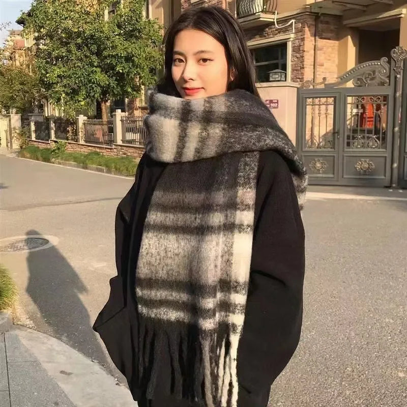 Ciepły damski szal z frędzlami
