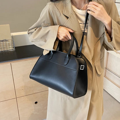 Duża skórzana torebka shopper na pasku z rączkami