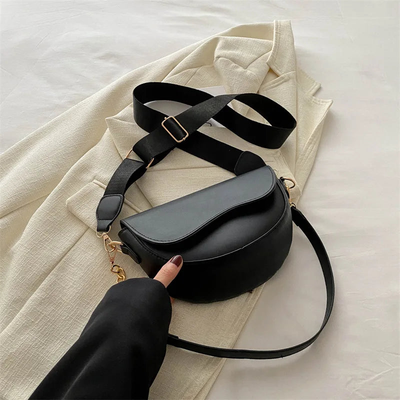 Mała półokrągła torebka typu Crossbody