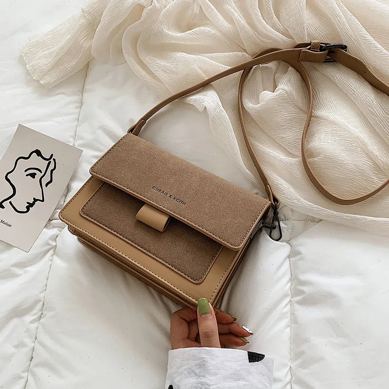 Matowa torebka w stylu crossbody