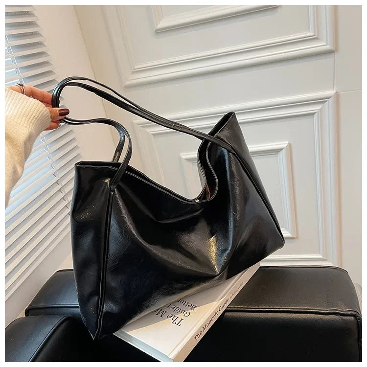 Lakierowana torba shopper