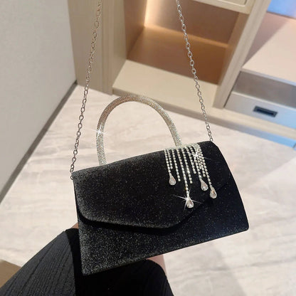 Elegancka torebka wieczorowa z kryształkami