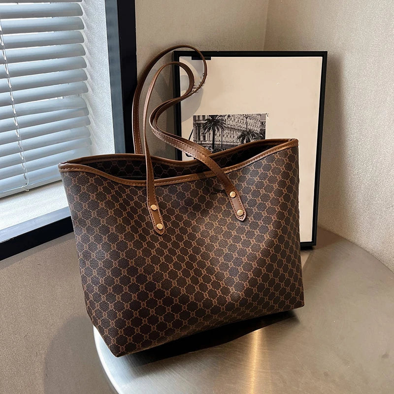 Elegancka shopperka z monogramem