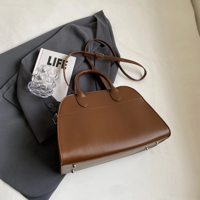 Duża skórzana torebka shopper na pasku z rączkami