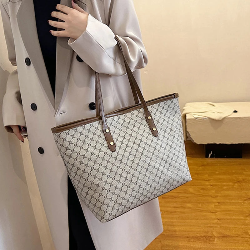 Elegancka shopperka z monogramem