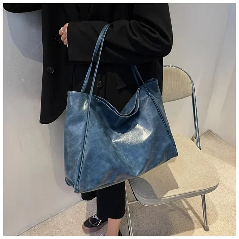 Lakierowana torba shopper