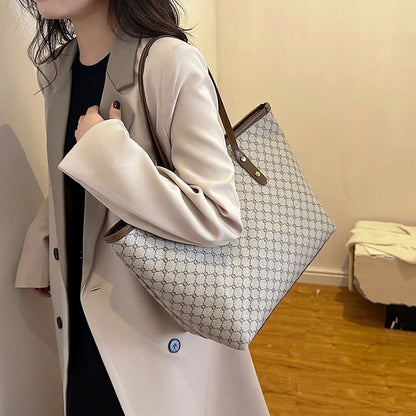 Elegancka shopperka z monogramem