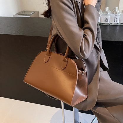 Duża skórzana torebka shopper na pasku z rączkami