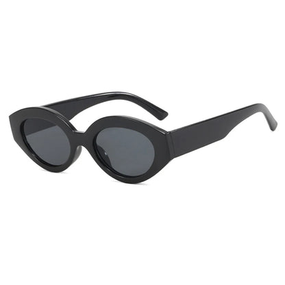 Masywne okulary przeciwsłoneczne z owalnymi szkłami