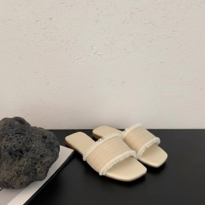 Materiałowe płaskie klapki