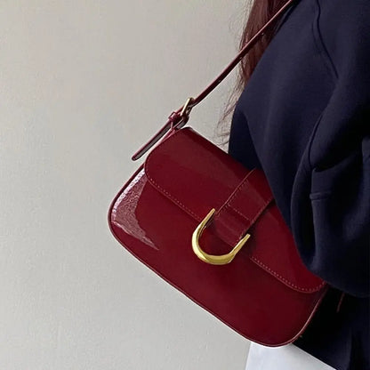 Elegancka mała torebka lakierowana