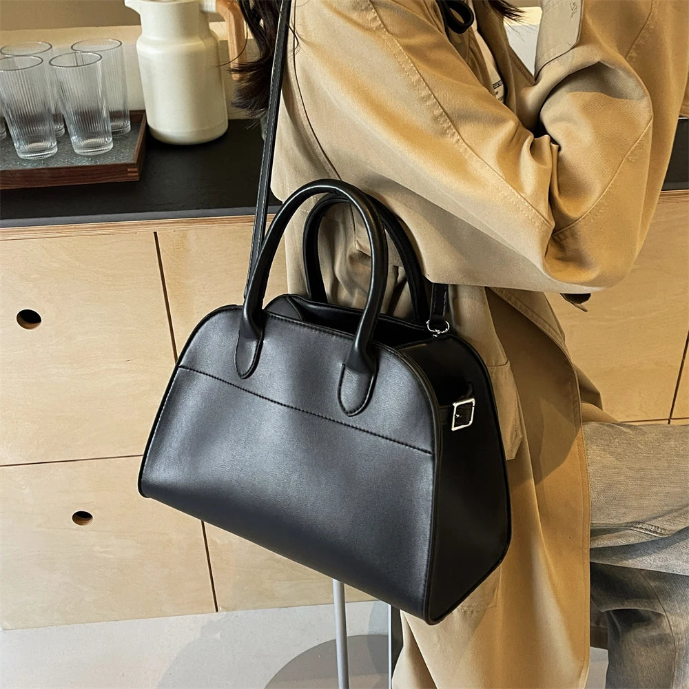 Duża skórzana torebka shopper na pasku z rączkami