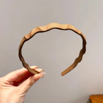 Plastikowa opaska do włosów o nieregularnym kształcie