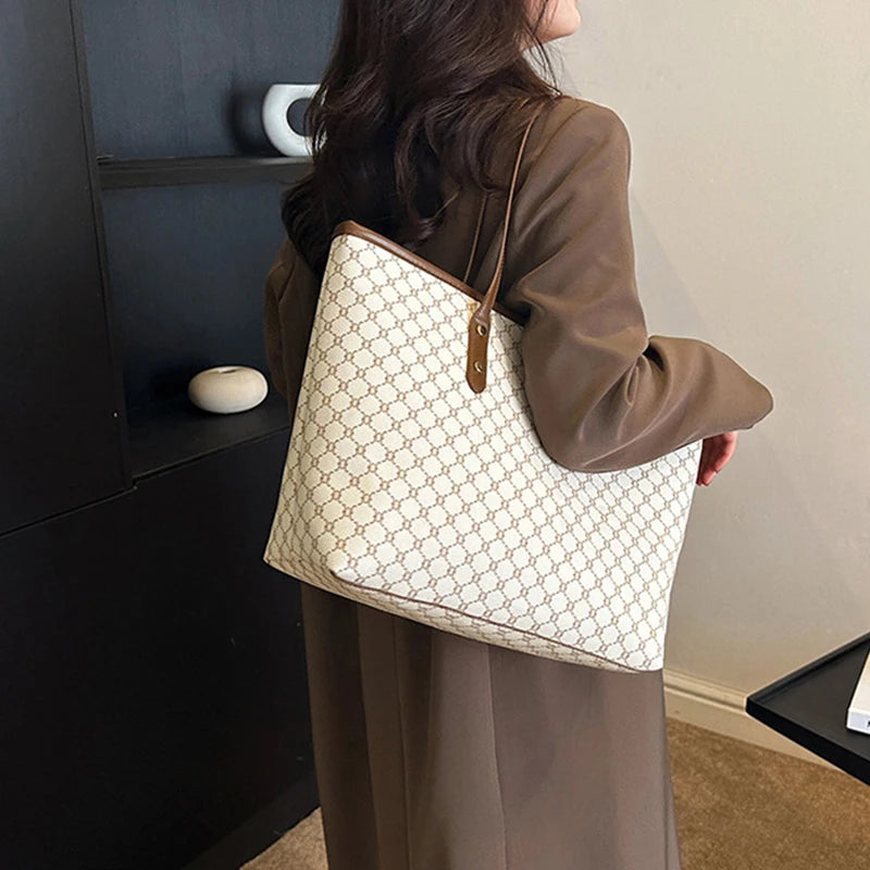 Elegancka shopperka z monogramem