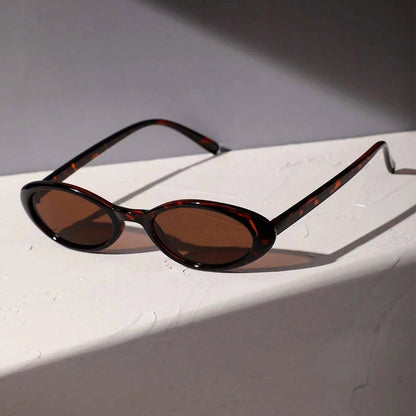 Owalne okulary przeciwsłoneczne vintage