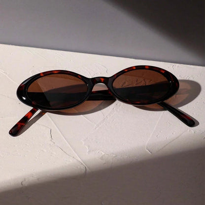 Owalne okulary przeciwsłoneczne vintage