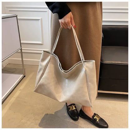 Lakierowana torba shopper