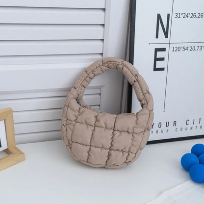 Mini torebka pikowana do ręki