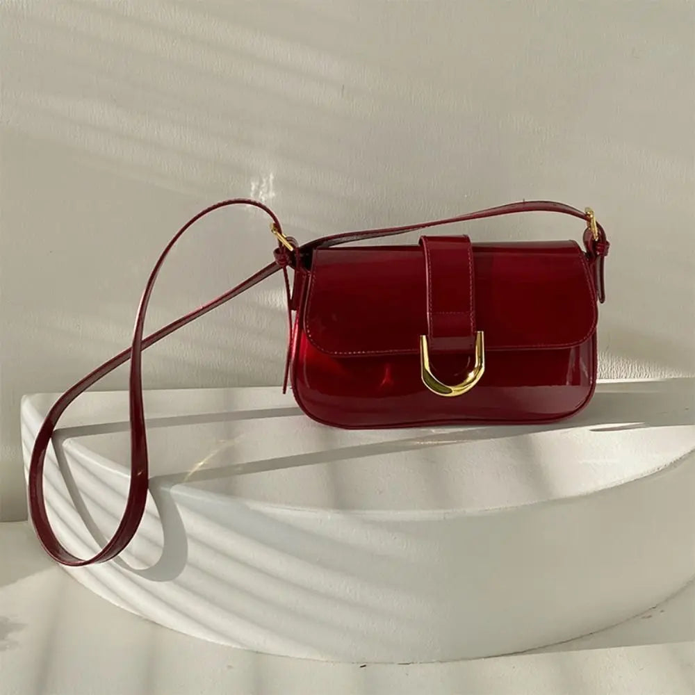 Elegancka mała torebka lakierowana