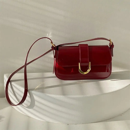 Elegancka mała torebka lakierowana