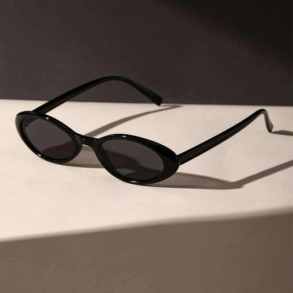 Owalne okulary przeciwsłoneczne vintage