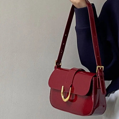 Elegancka mała torebka lakierowana