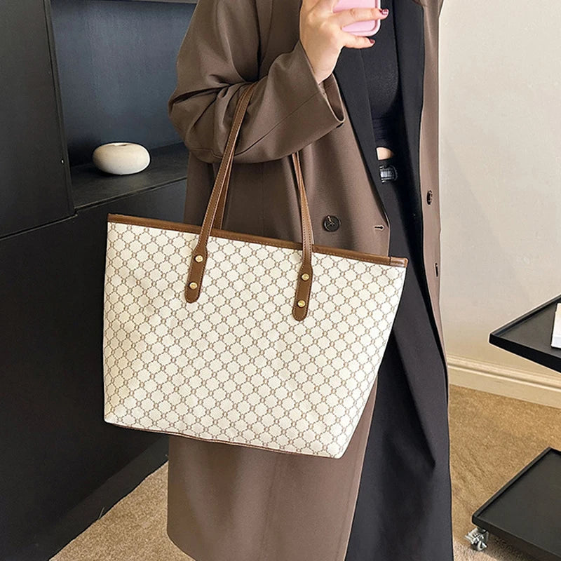 Elegancka shopperka z monogramem