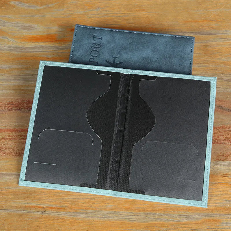 Etui na paszport z wytłoczonym samolotem