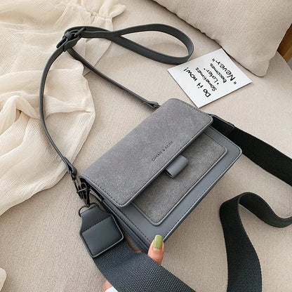 Matowa torebka w stylu crossbody