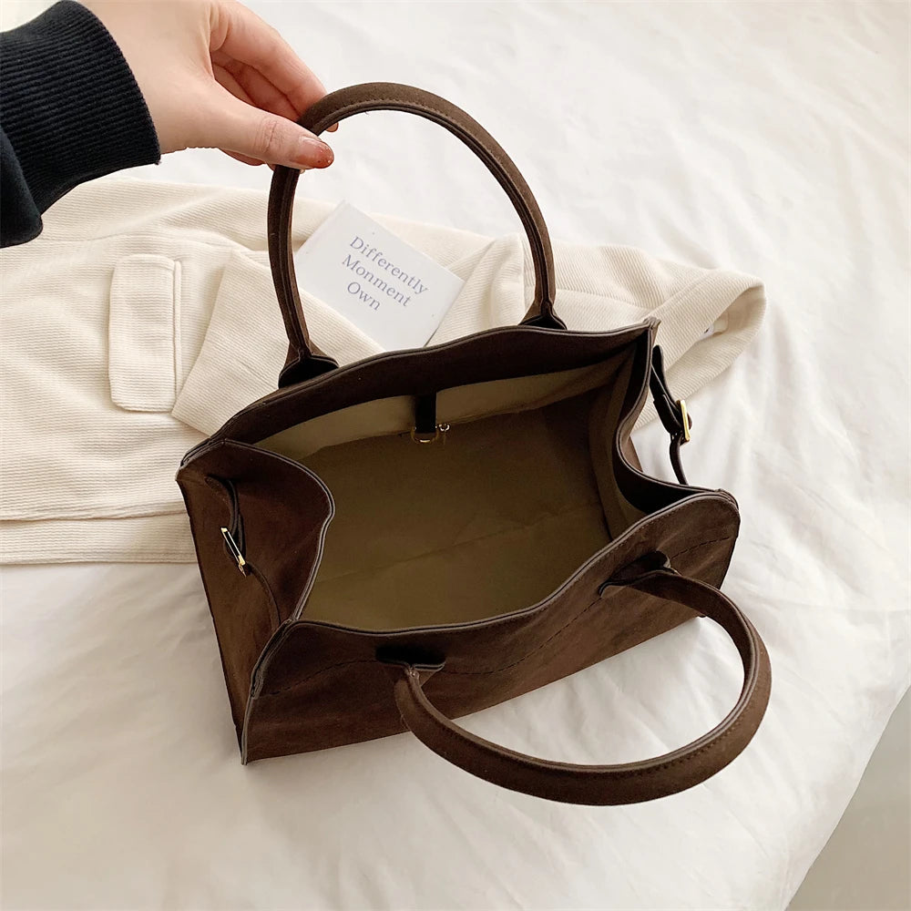 Mała zamszowa torebka shopper z rączkami