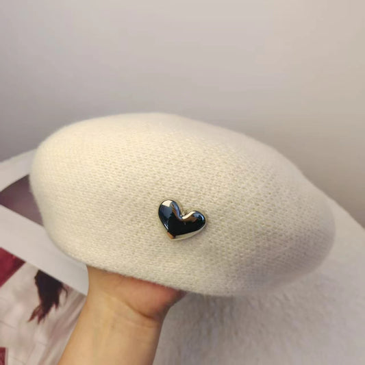 Czapka beret ze srebrnym serduszkiem