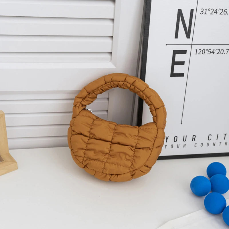 Mini torebka pikowana do ręki