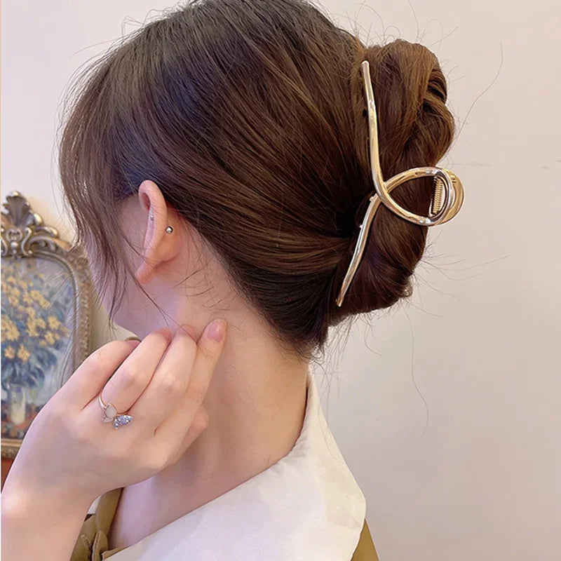 Minimalistyczna metalowa klamra pętelka